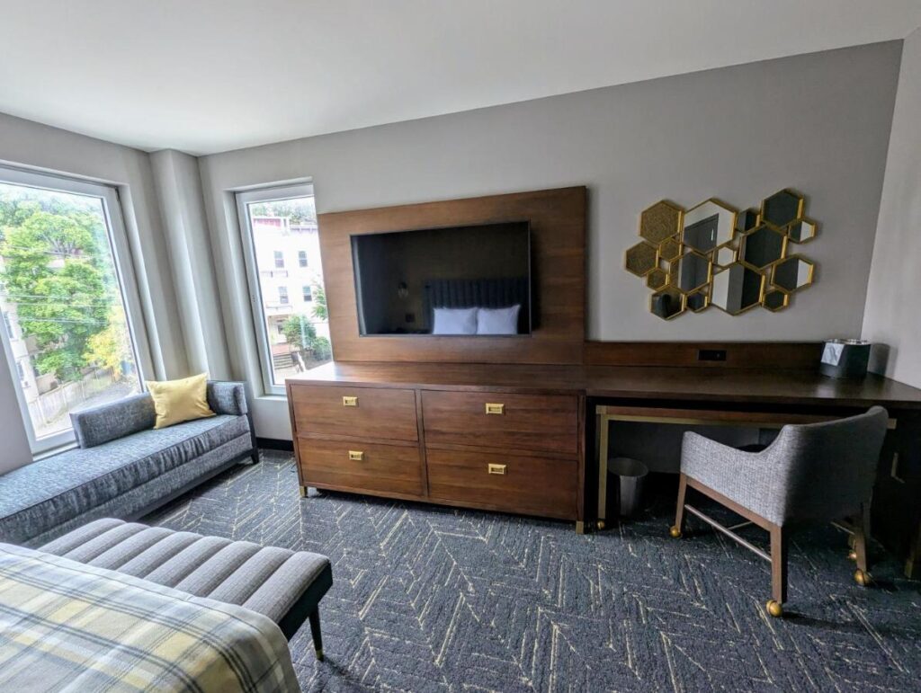 Beacon Suites Hotel - Image 3