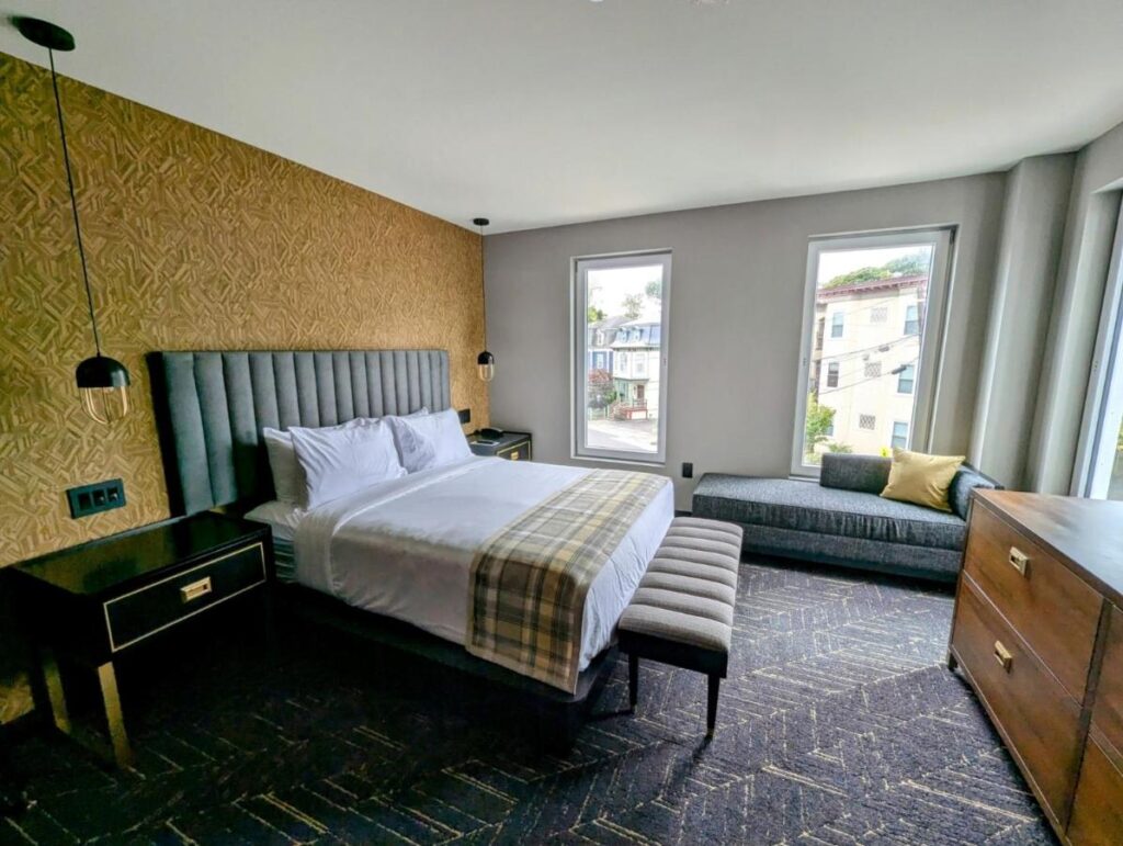 Beacon Suites Hotel - Image 4