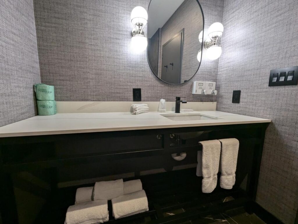 Beacon Suites Hotel - Image 5