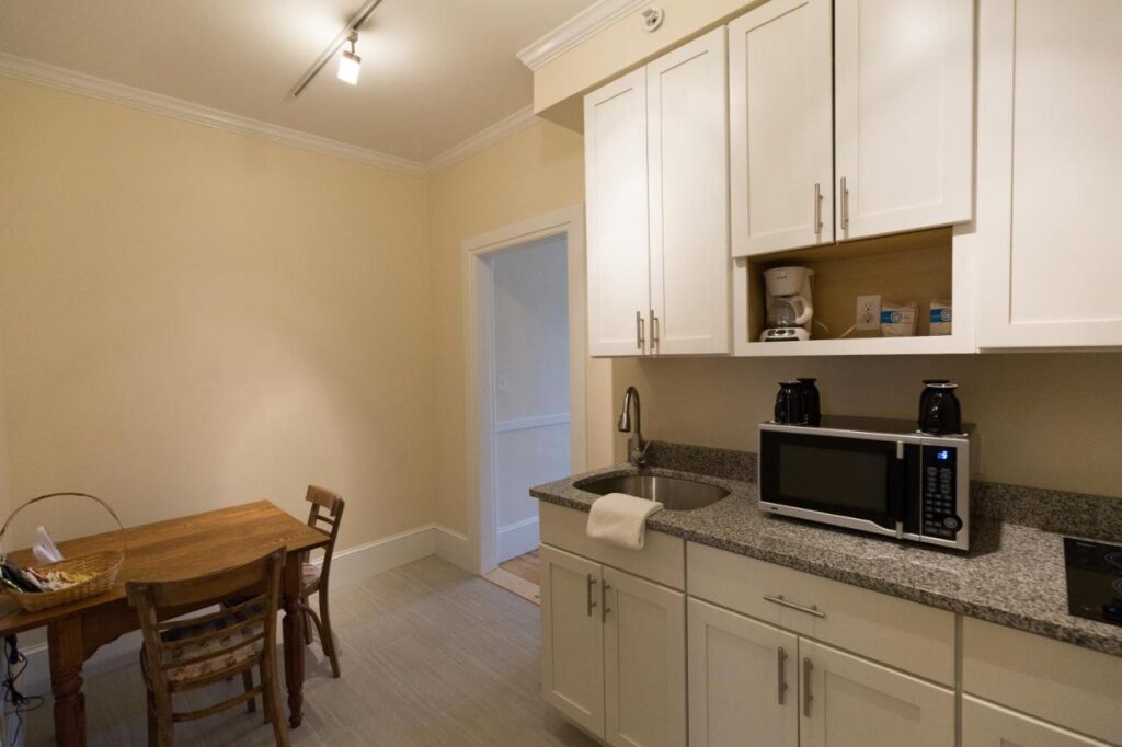 The Salem Inn - Image 2