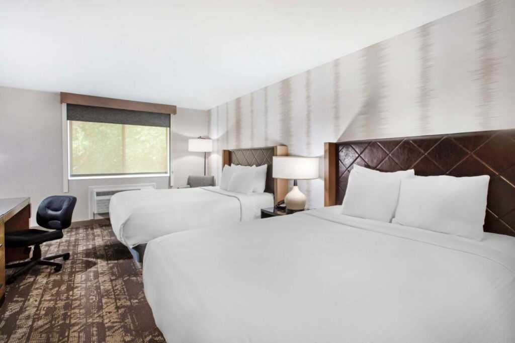 Best Western Holiday Hills - Image 2