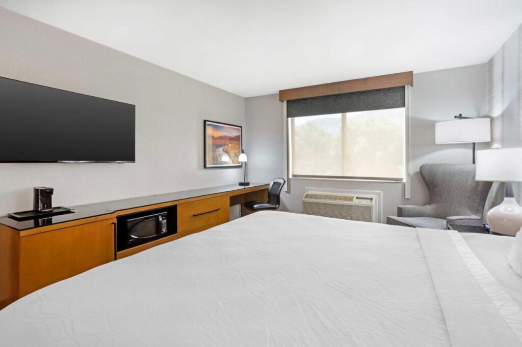 Best Western Holiday Hills - Image 5