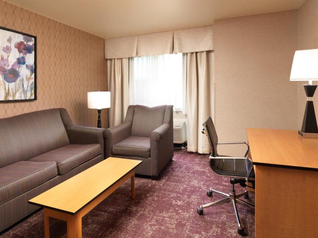 Crystal Inn Hotel & Suites - West Valley City - Image 2