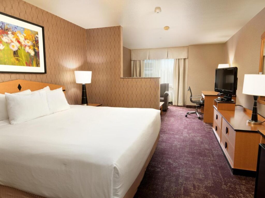 Crystal Inn Hotel & Suites - West Valley City - Image 3