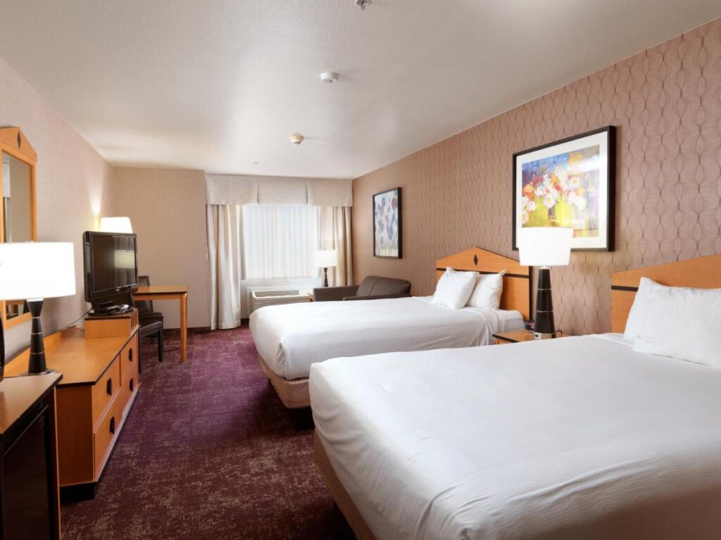 Crystal Inn Hotel & Suites - West Valley City - Image 4