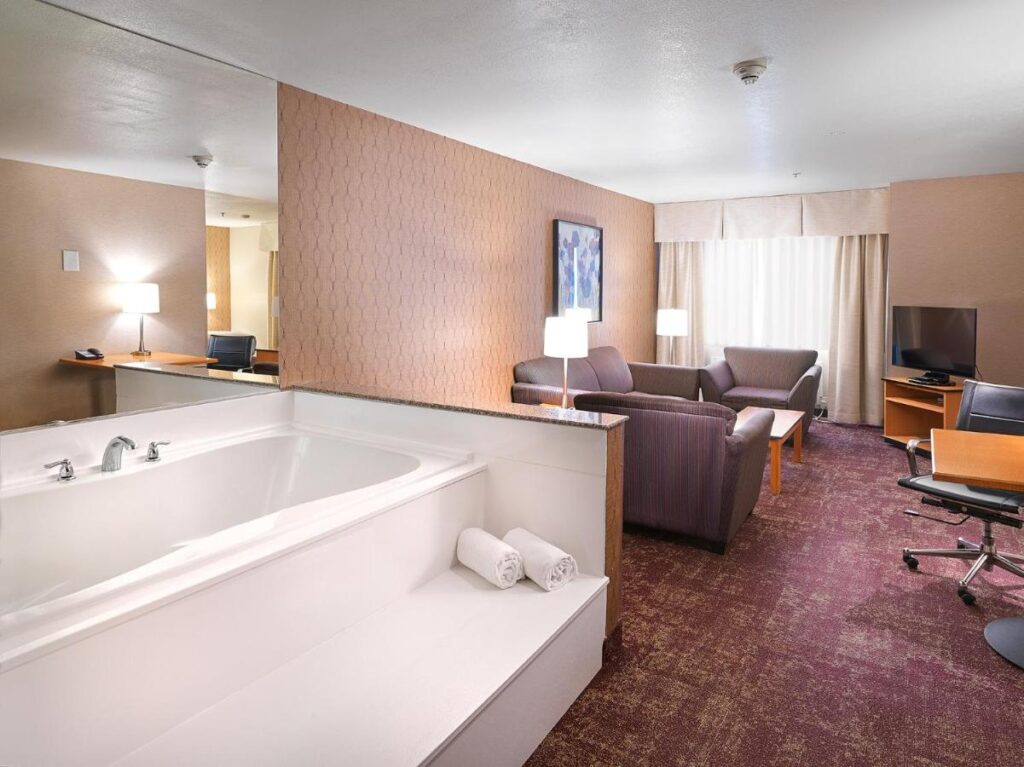 Crystal Inn Hotel & Suites - West Valley City - Image 6