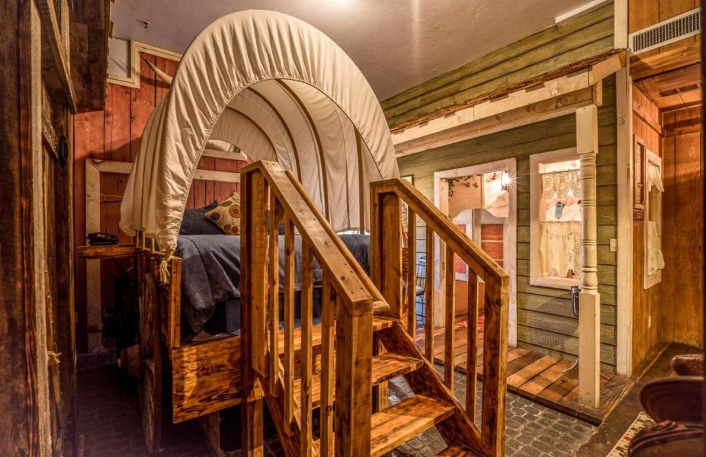 The Anniversary Inn - Fifth South - Image 2