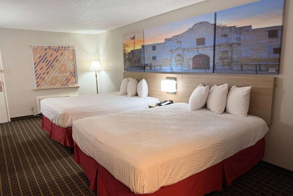 Days Inn by Wyndham San Antonio Interstate Hwy 35 North - Image 2