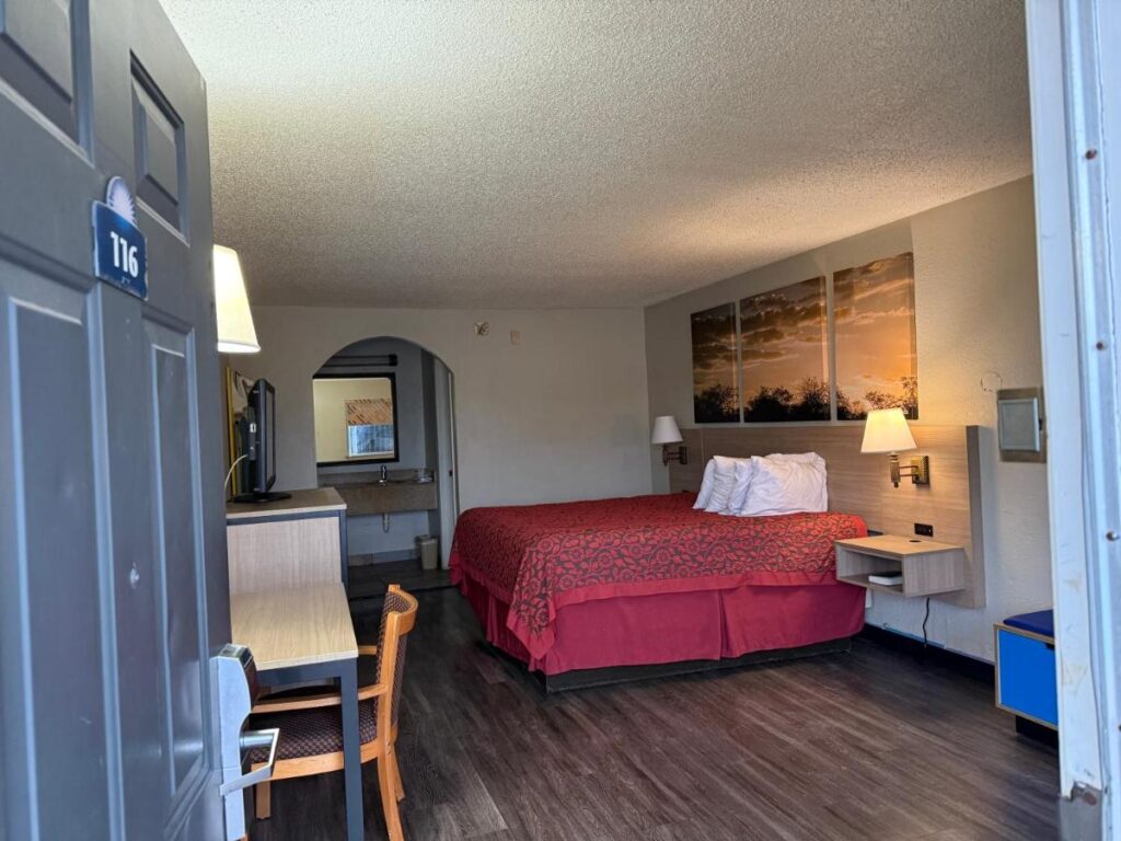 Days Inn by Wyndham San Antonio Interstate Hwy 35 North - Image 3