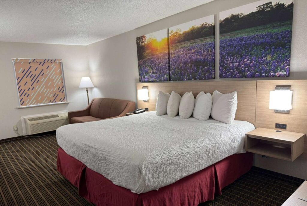 Days Inn by Wyndham San Antonio Interstate Hwy 35 North - Image 4