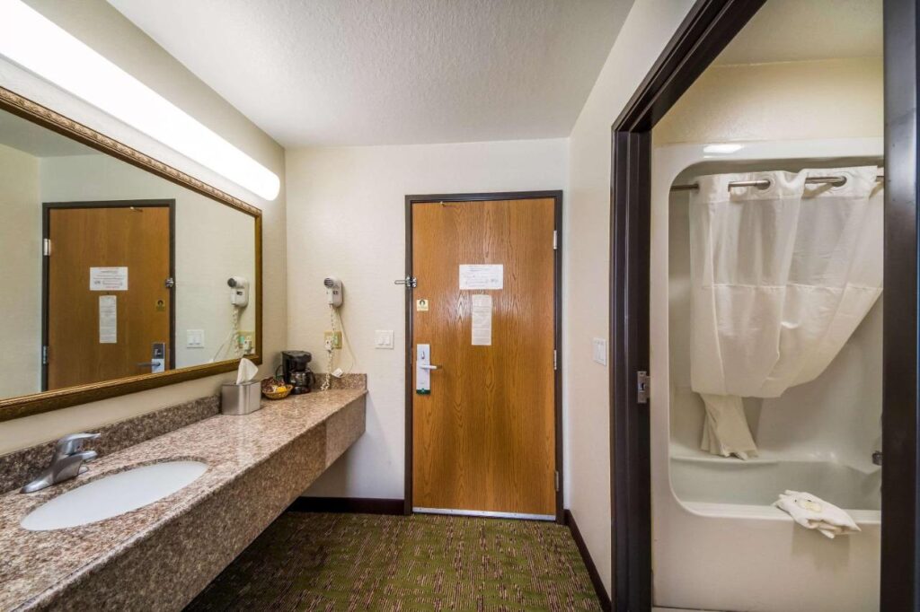 Quality Suites San Antonio Brooks City Base - Image 2