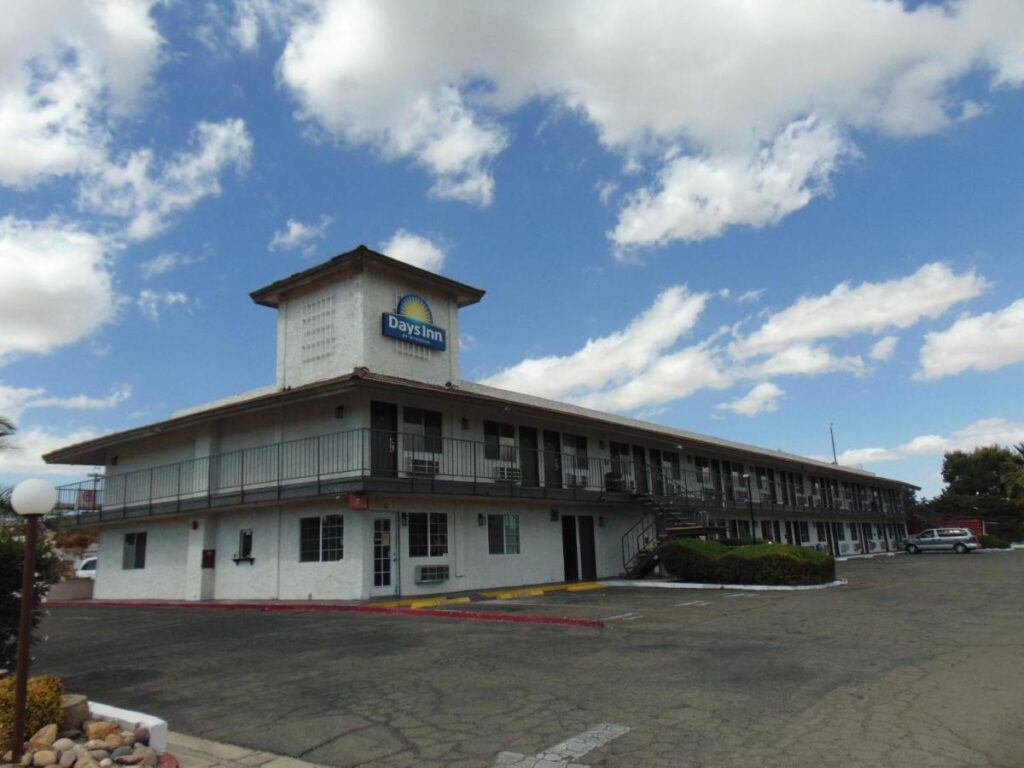 Days Inn by Wyndham Victorville - Image 1
