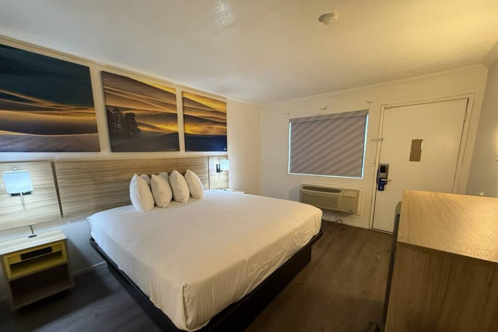 Days Inn by Wyndham Victorville - Image 4