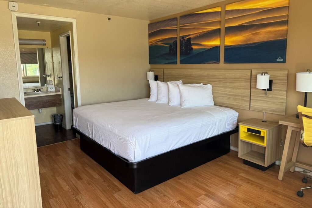 Days Inn by Wyndham Victorville - Image 5