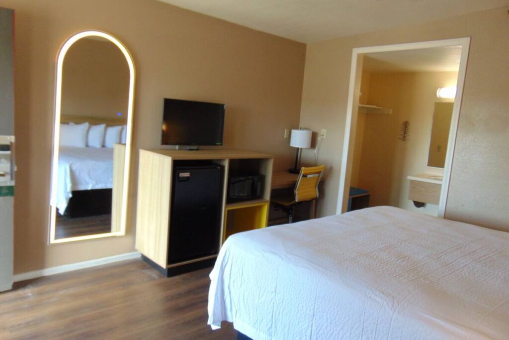 Days Inn by Wyndham Victorville - Image 6