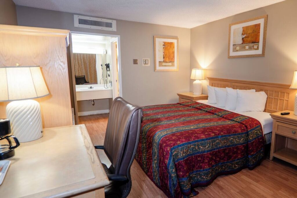 G T Hotels Inn & Suites Extended Stay - Image 1