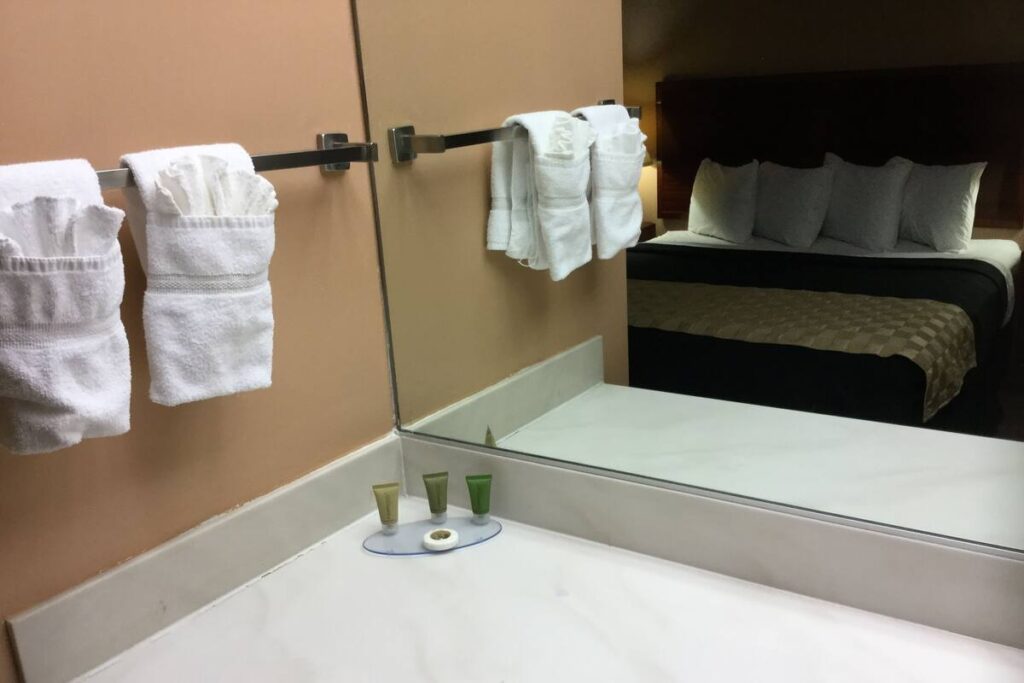 G T Hotels Inn & Suites Extended Stay - Image 3