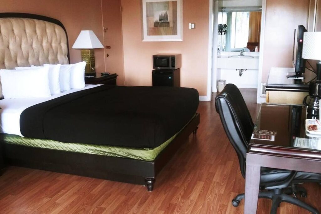 G T Hotels Inn & Suites Extended Stay - Image 5