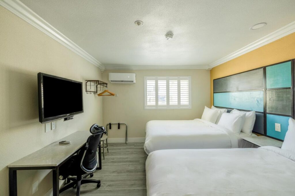 Hotel Avenida Victorville I 15 - Image 2