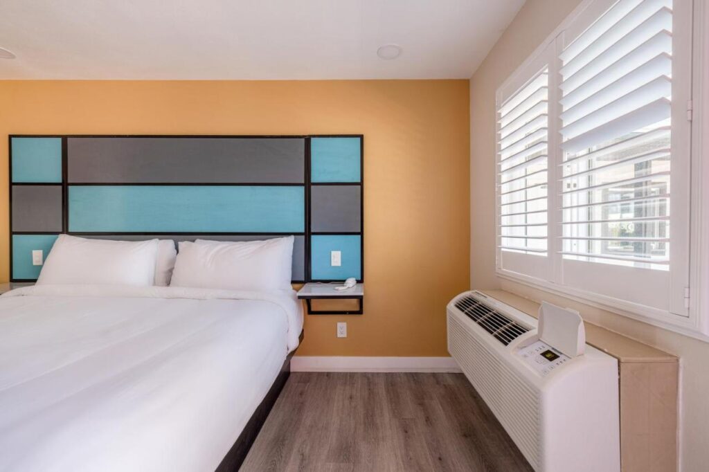 Hotel Avenida Victorville I 15 - Image 4