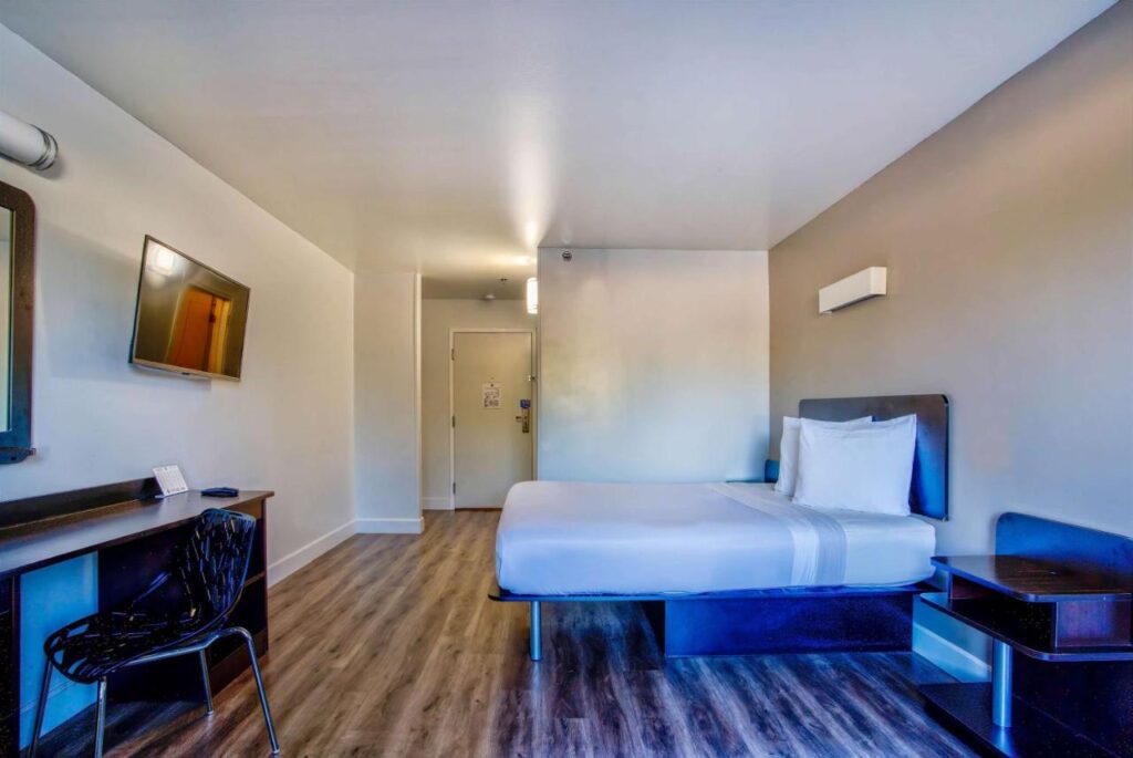 Motel 6-Hesperia, CA - West Main Street I-15 - Image 4