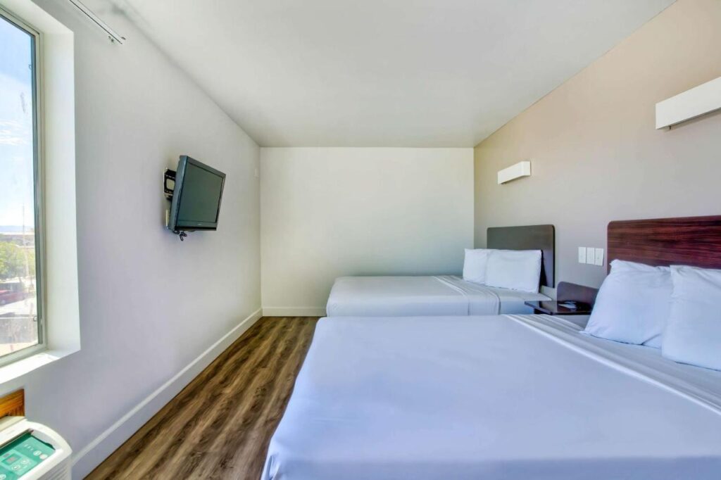 Motel 6-Hesperia, CA - West Main Street I-15 - Image 6