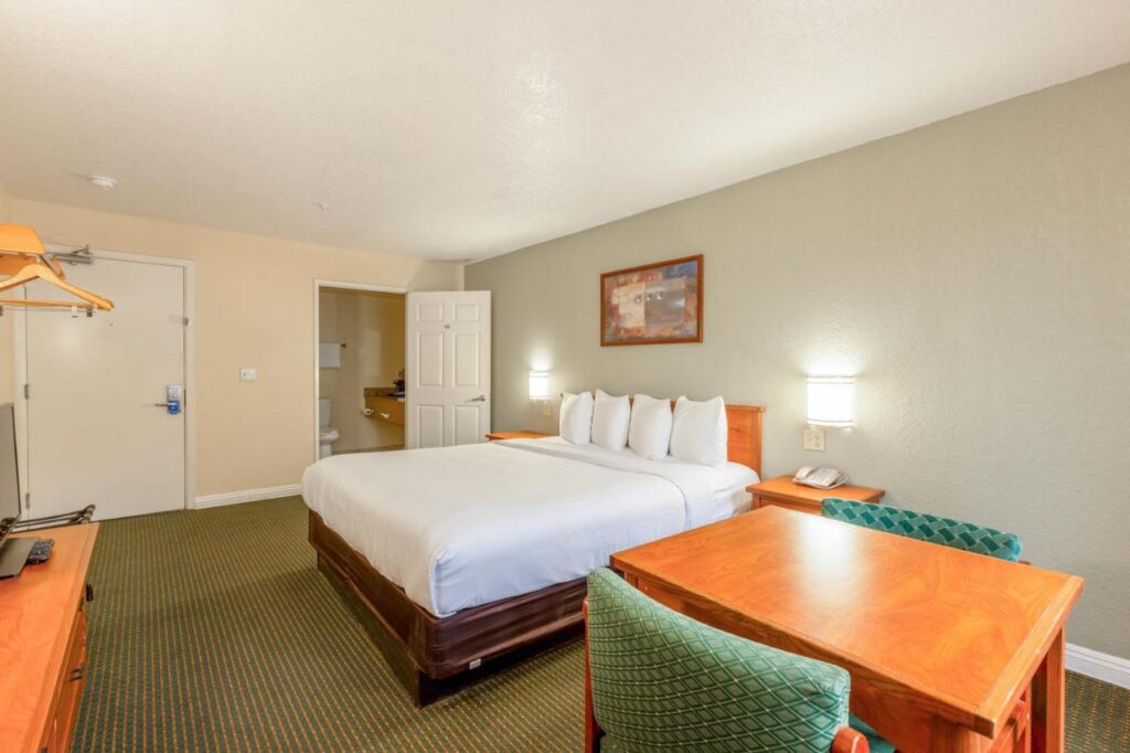 Hotel Avenida, San Clemente Beach - Image 1