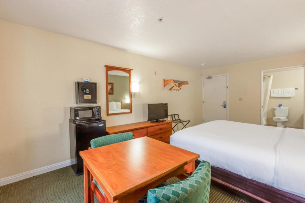 Hotel Avenida, San Clemente Beach - Image 2