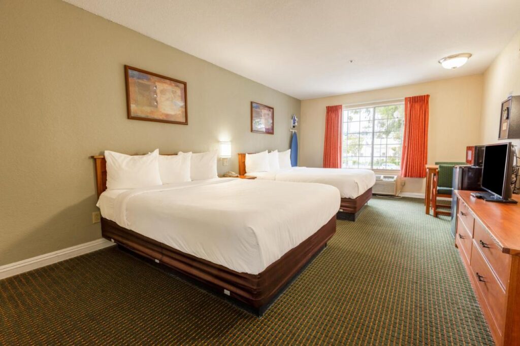 Hotel Avenida, San Clemente Beach - Image 3