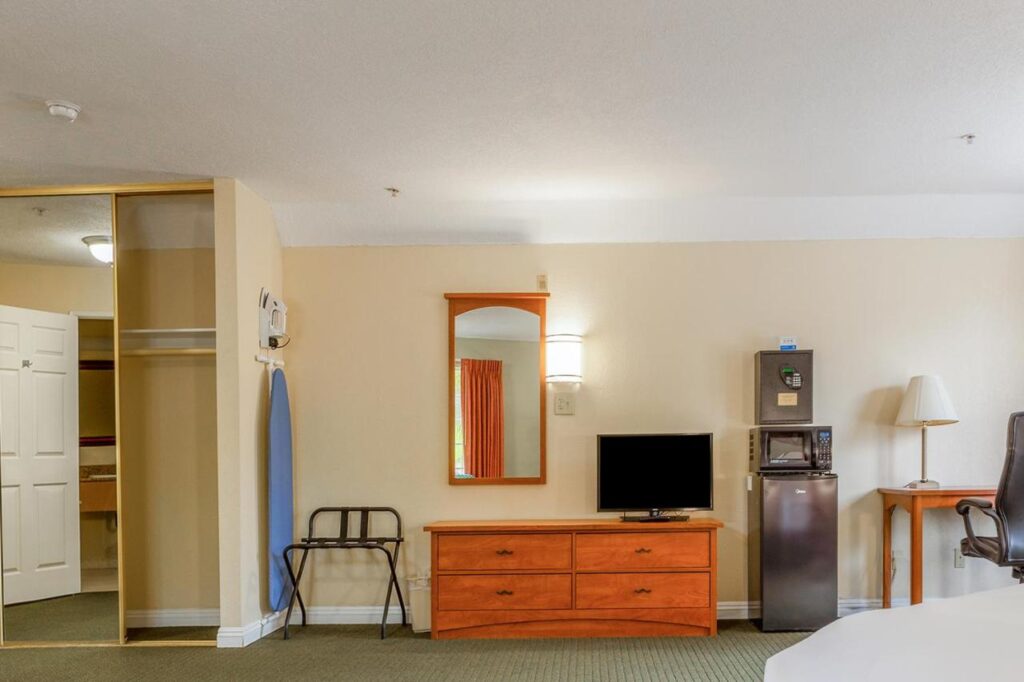 Hotel Avenida, San Clemente Beach - Image 6