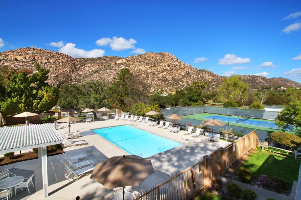 Riviera Oaks Resort - Image 1