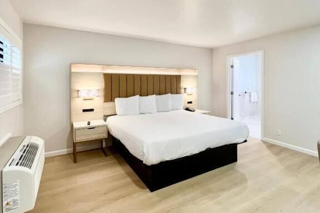 Nob Hill Motor Inn -Newly Updated Rooms! - Image 1
