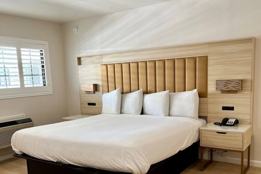 Nob Hill Motor Inn -Newly Updated Rooms! - Image 2