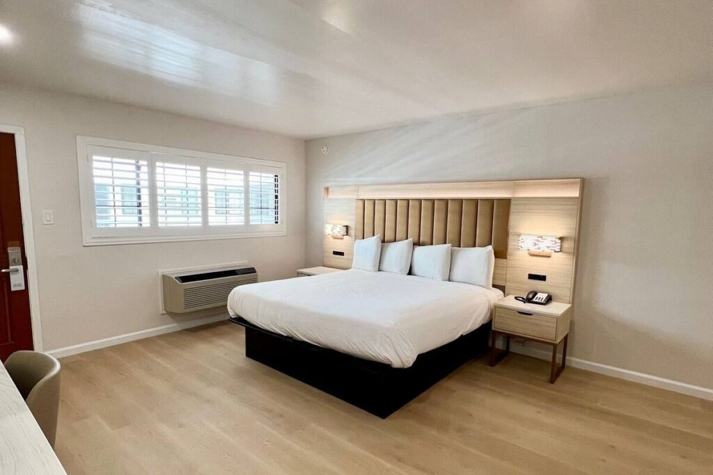 Nob Hill Motor Inn -Newly Updated Rooms! - Image 3