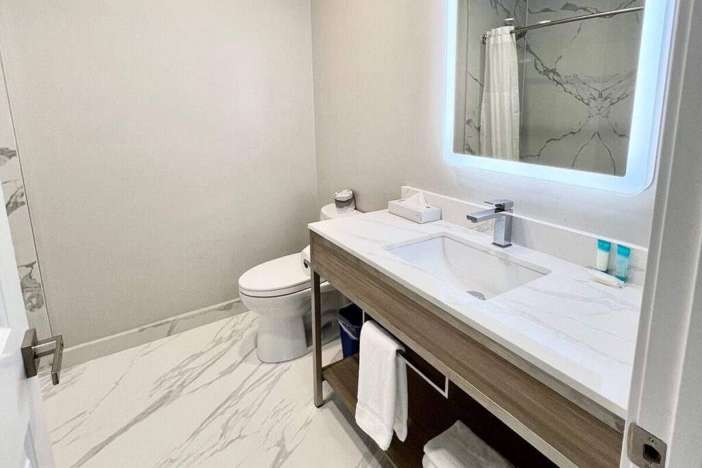 Nob Hill Motor Inn -Newly Updated Rooms! - Image 5