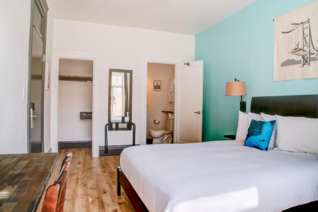 The Bartlett Hotel and Guesthouse - Image 3