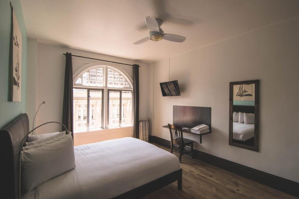 The Bartlett Hotel and Guesthouse - Image 5