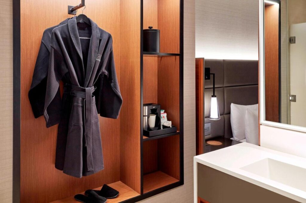 AC Hotel by Marriott Sunnyvale Cupertino - Image 3
