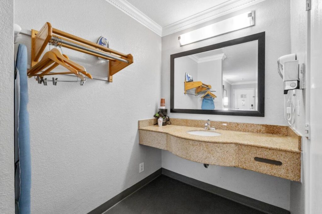 Americas Best Value Inn - Milpitas - Image 4