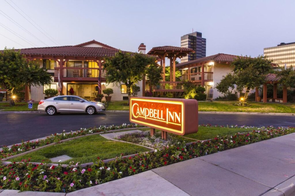 Campbell Inn Hotel - Image 1