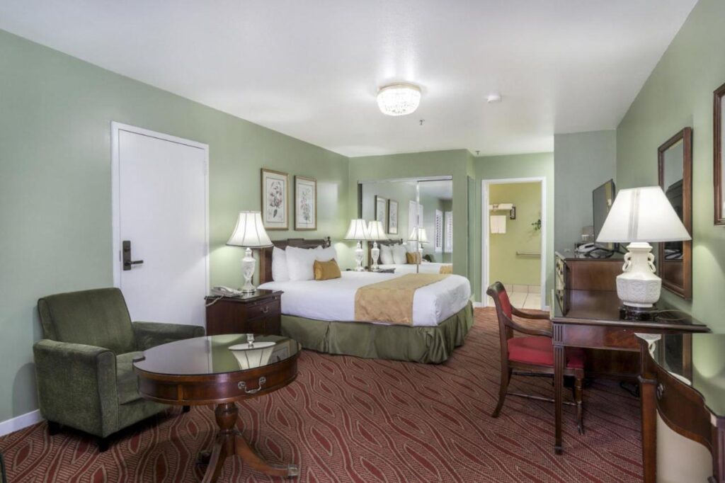 Campbell Inn Hotel - Image 2