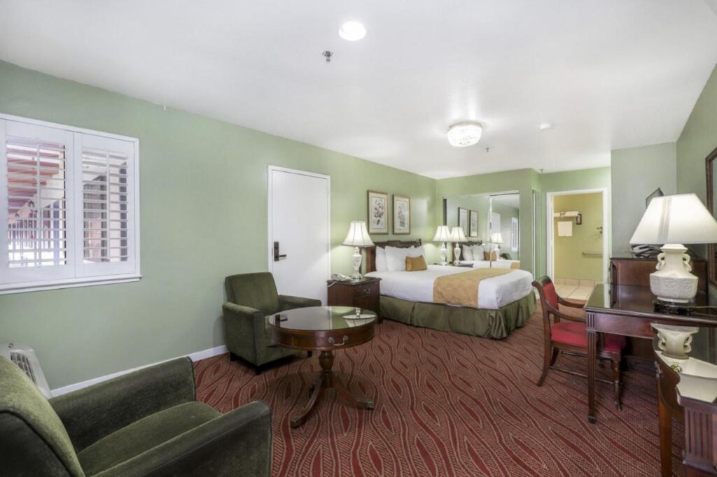 Campbell Inn Hotel - Image 3