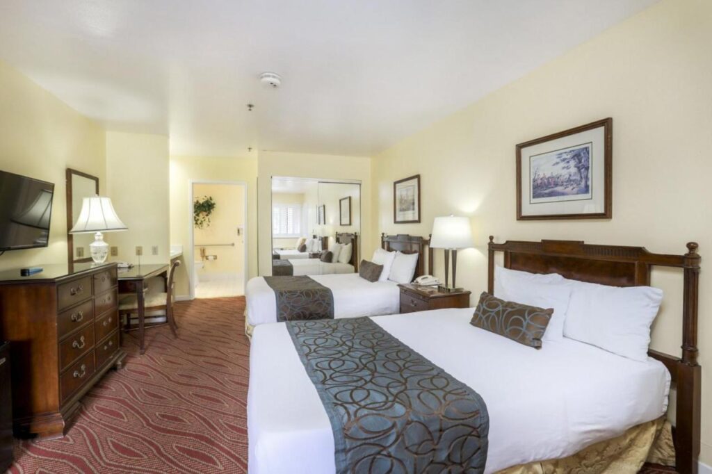 Campbell Inn Hotel - Image 4