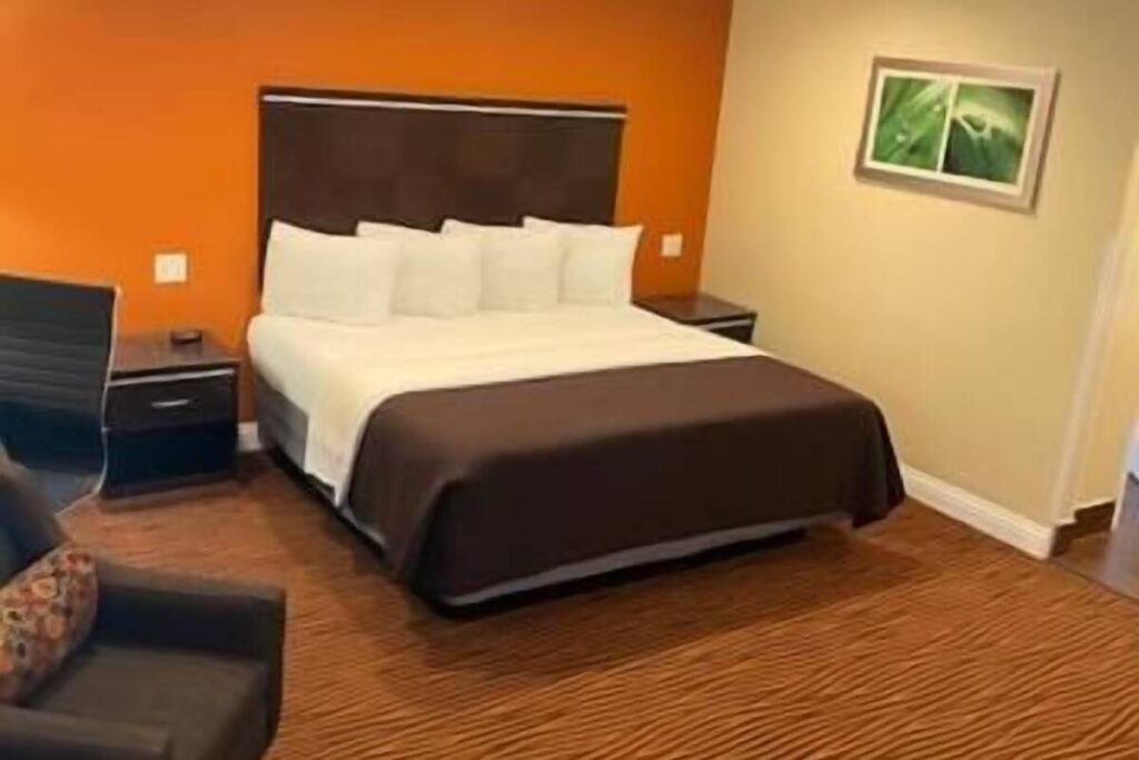 Convention Center Inn & Suites - Image 3
