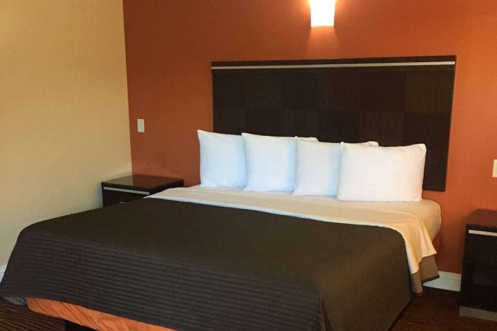 Convention Center Inn & Suites - Image 4