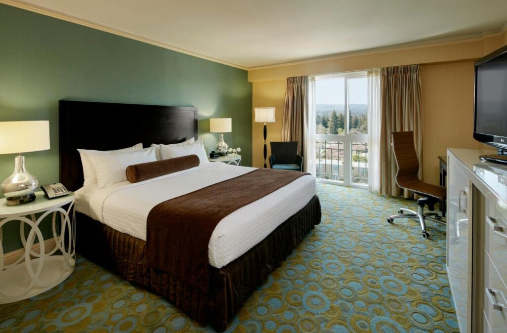 Crowne Plaza Cabana Hotel by IHG - Image 4