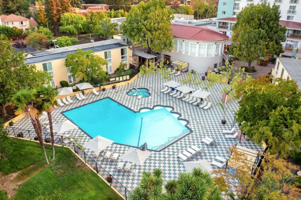 Crowne Plaza Cabana Hotel by IHG - Image 5