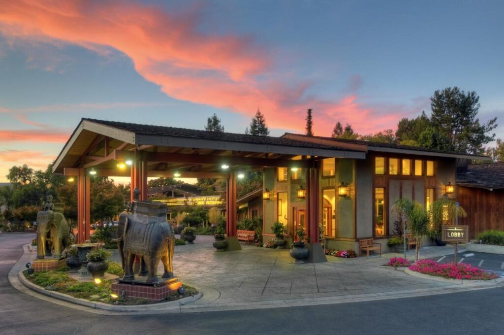 Dinah's Garden Hotel - Image 1