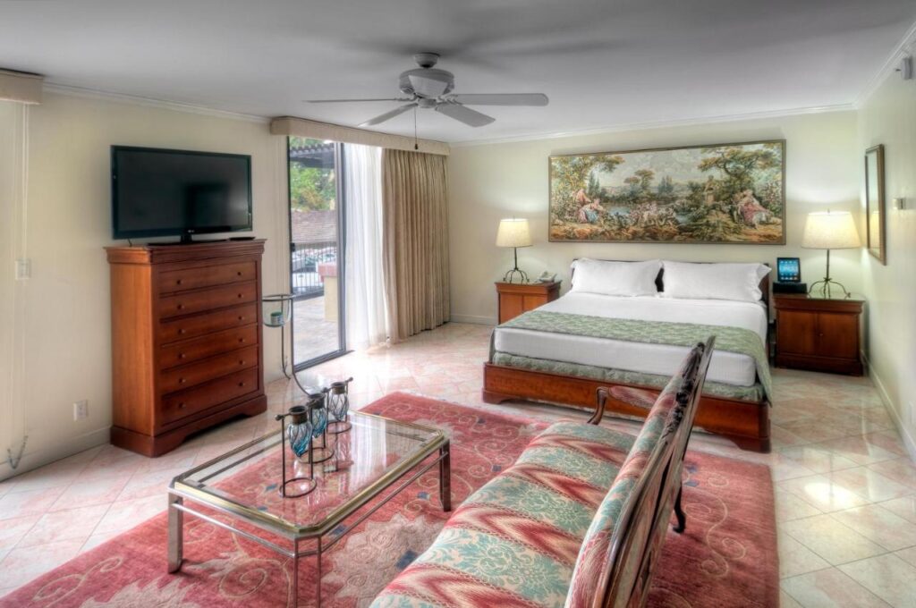 Dinah's Garden Hotel - Image 3