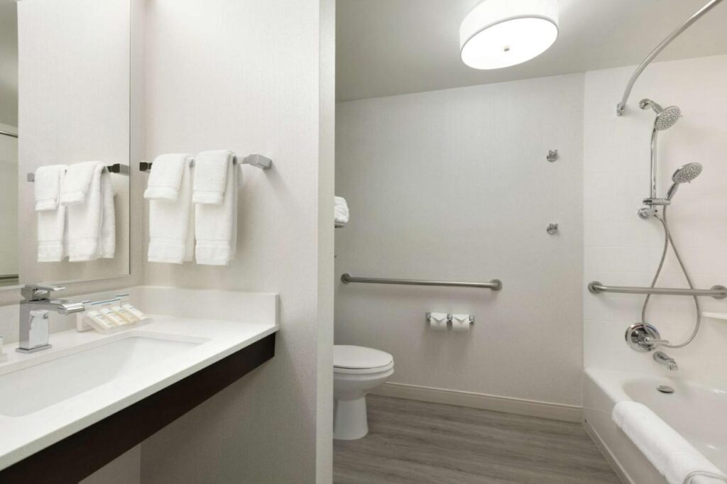 Hilton Garden Inn Cupertino - Image 6
